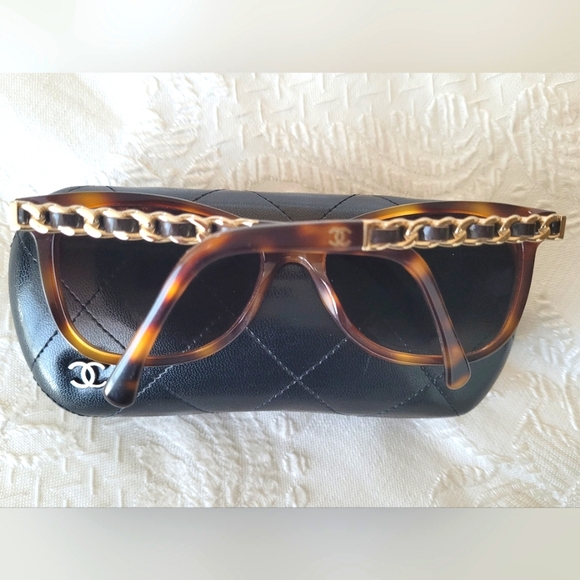 CHANEL Tortoise Cat-Eye Sunglasses - Picture 2 of 12